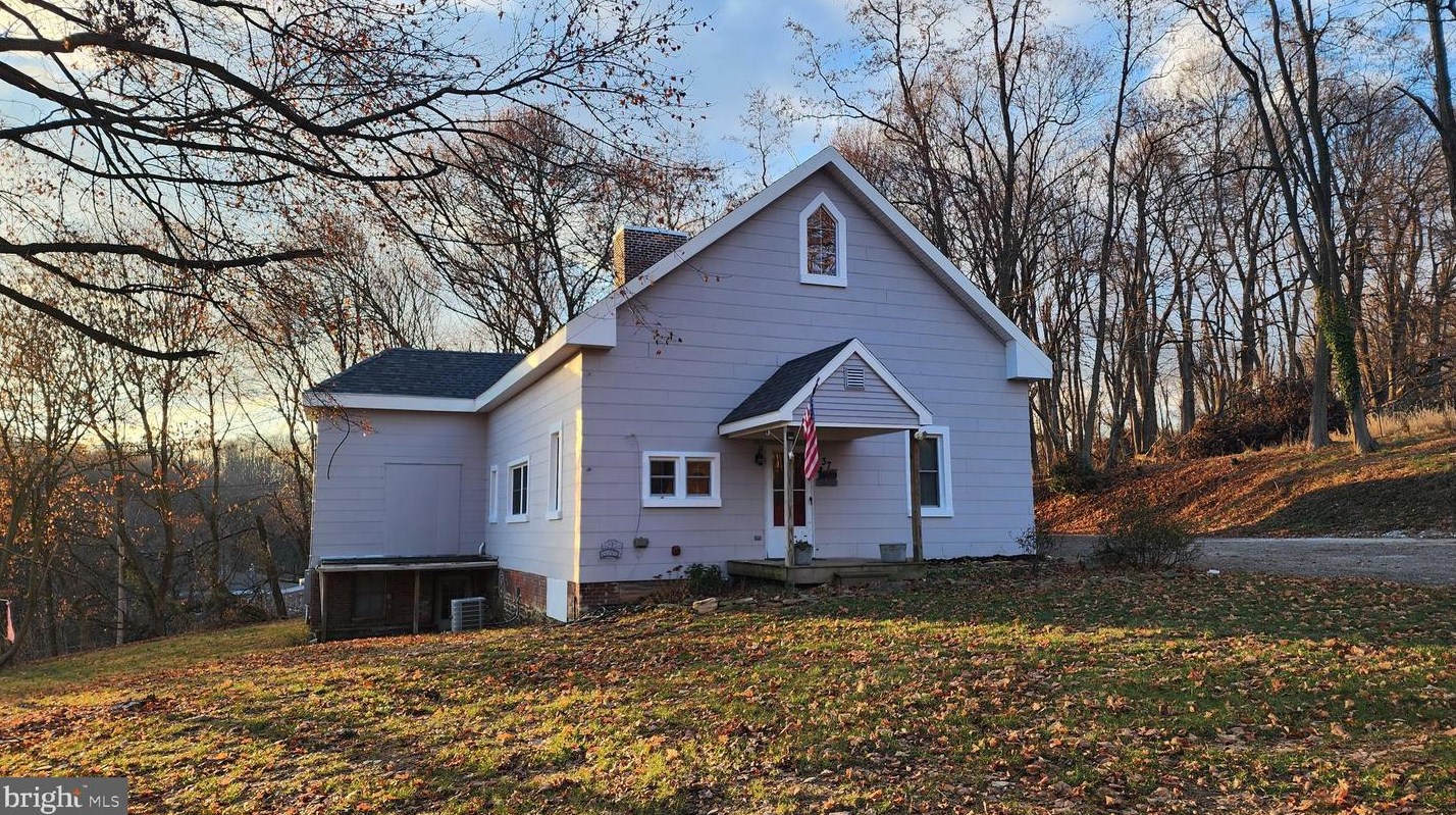 37 E Main St, Railroad, PA 17355