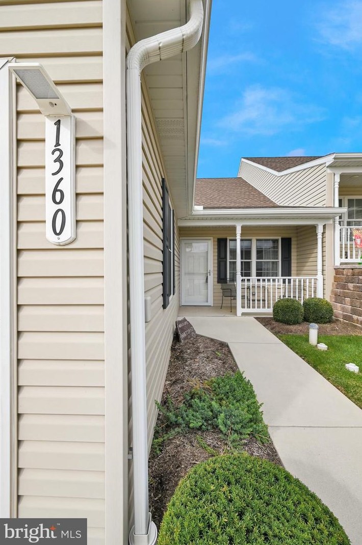 1360 Pleasant View Dr, Spring Grove, PA 17362-9205