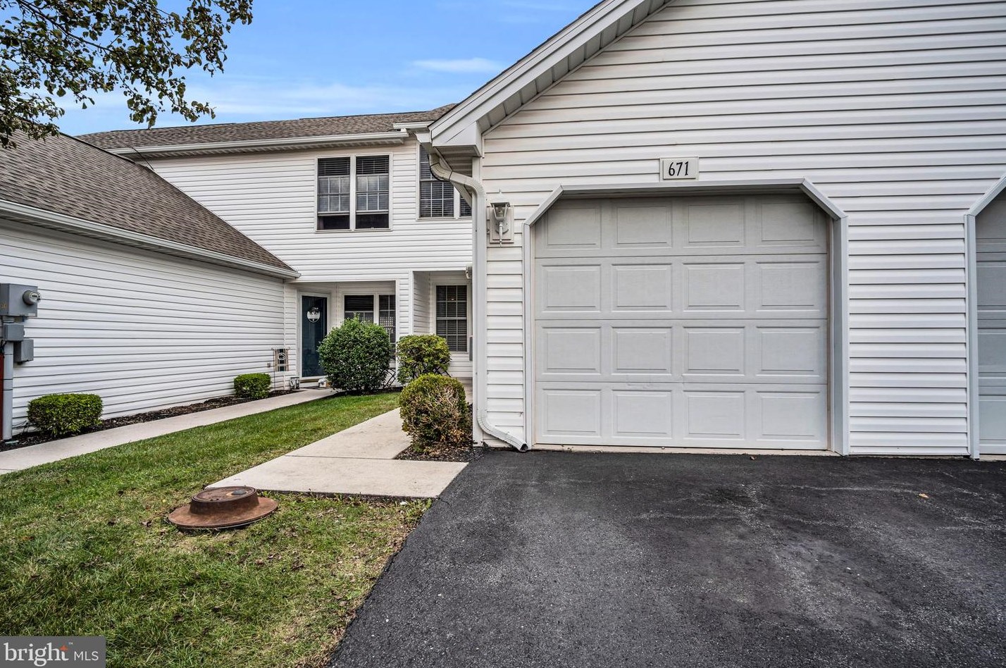 671 Teal Dr, Etters, PA 17319