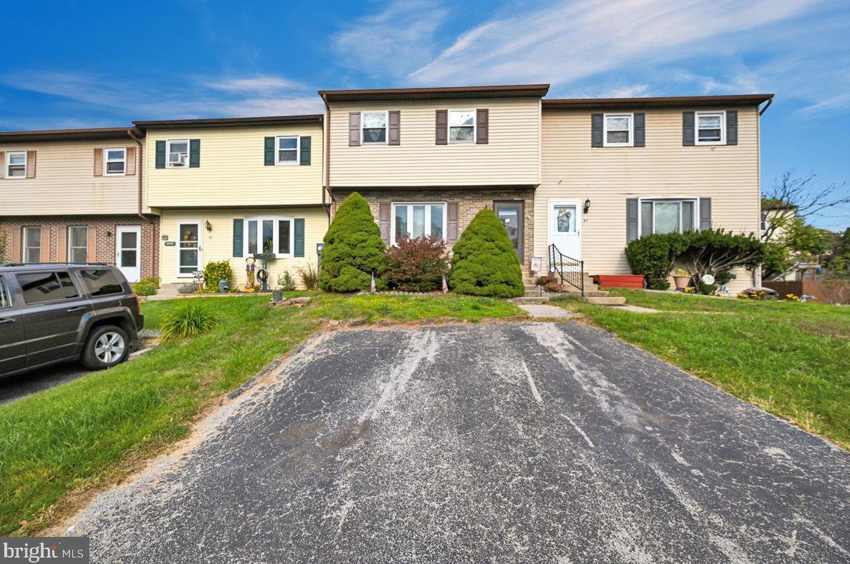 43 White Dogwood Dr, Etters, PA 17319