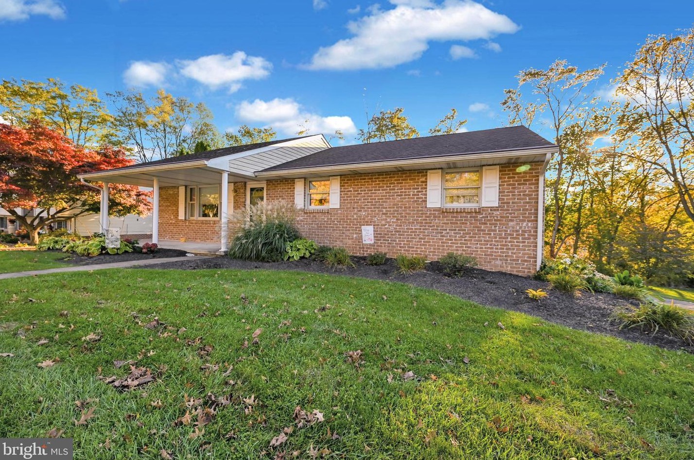 50 Susan Dr, Yoe, PA 17313