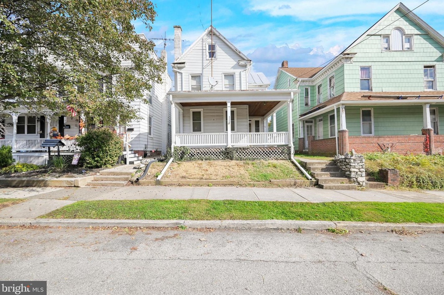 31 N Water St, Spring Grove, PA 17362