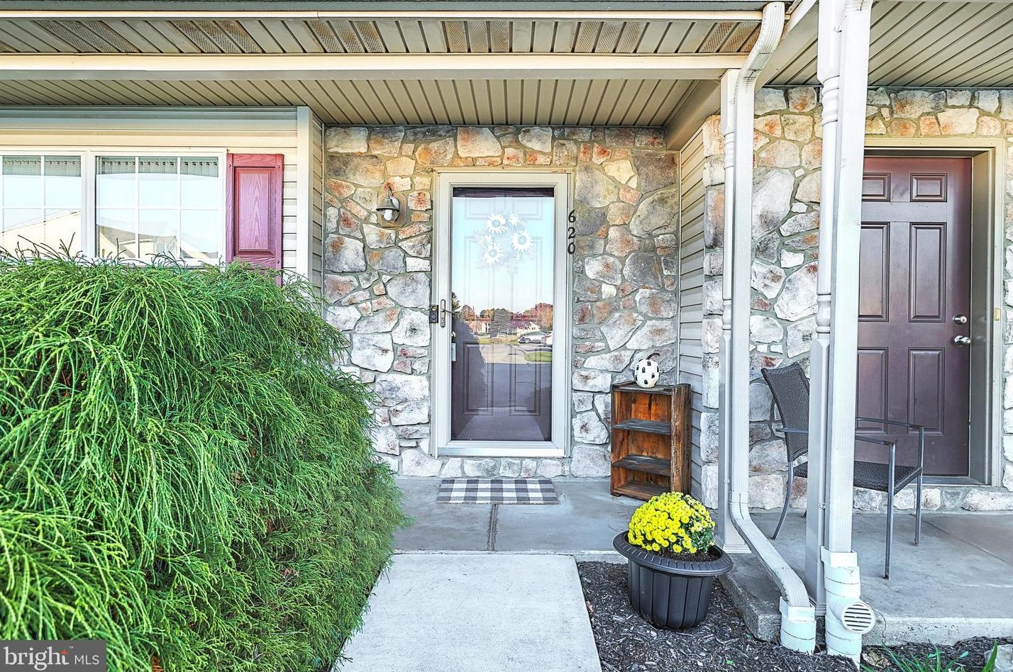 620 Glen Dr, Strinestown, PA 17345