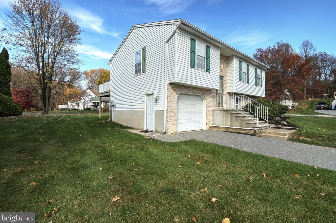 555 Crossing Way, Strinestown, PA 17345-1538