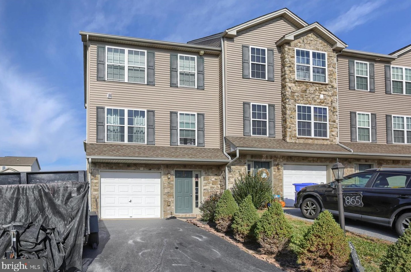 865 Rachel Dr, York, PA 17404-8634