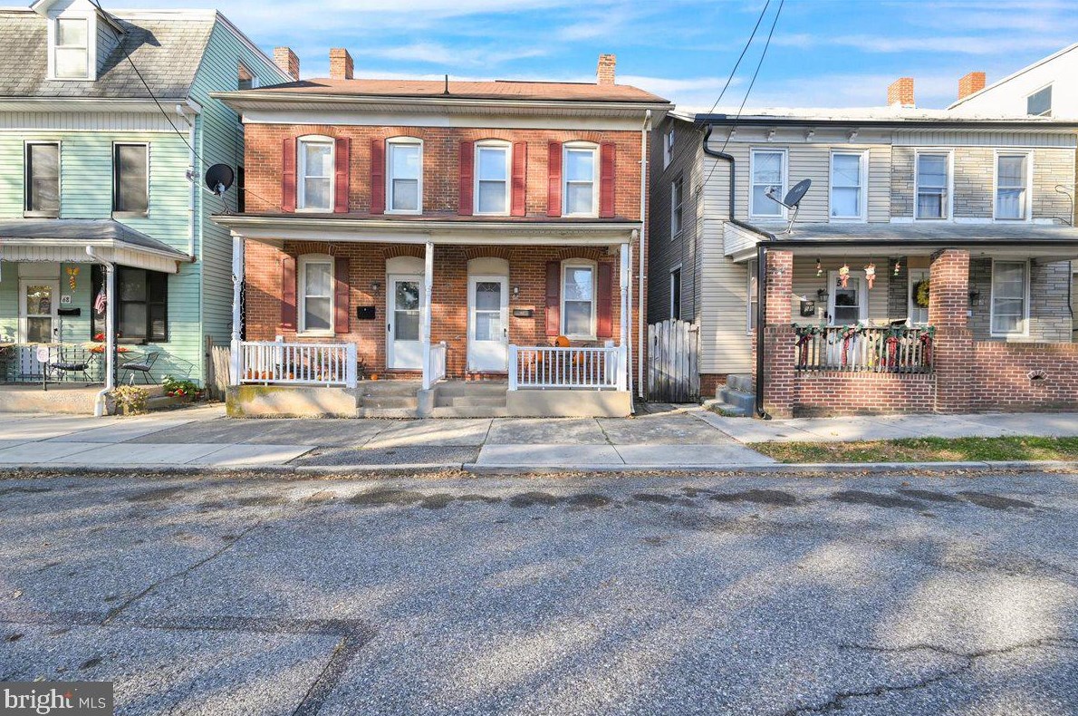 62 S East St, Spring Grove, PA 17362