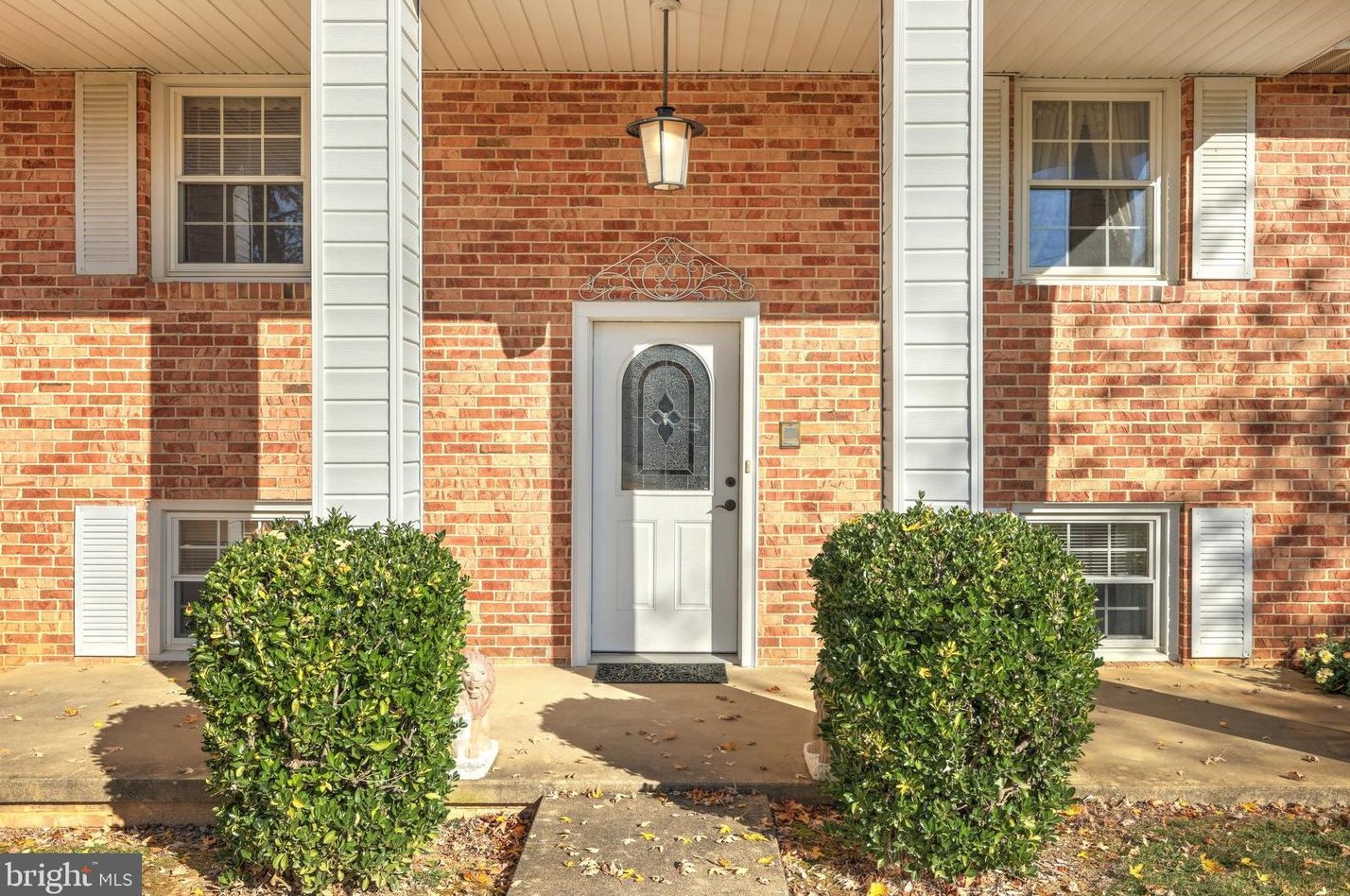 802 Fielding Dr, Red Lion, PA 17356