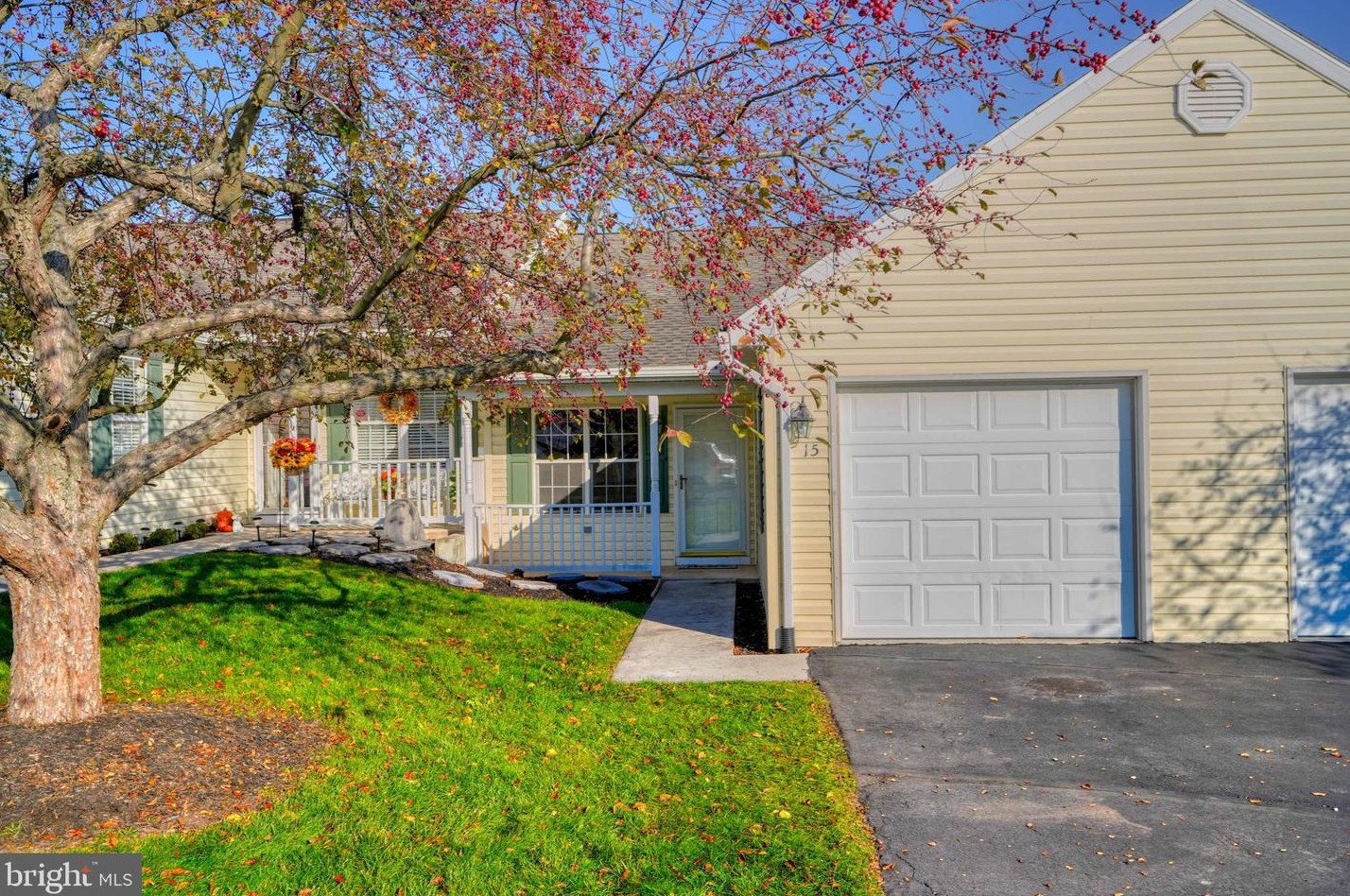 15 Hagarman Dr, York, PA 17408-4545