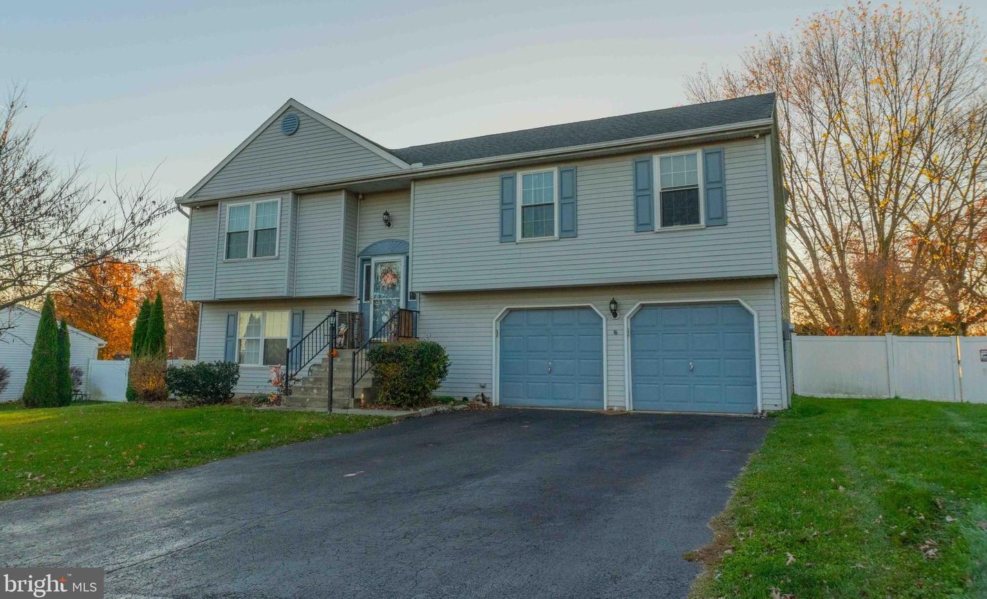 306 Pine Valley Dr, Cross Roads, PA 17322