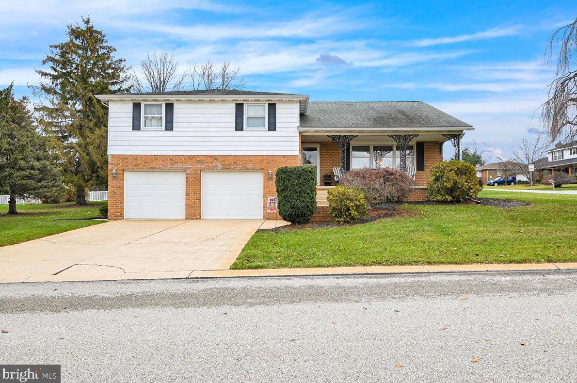 791 Dawnlight Dr, York, PA 17402-9223