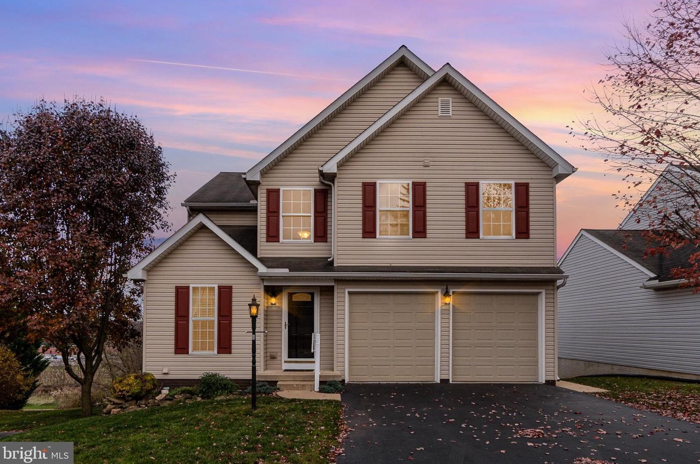 8 Azalea Ct, Strinestown, PA 17345-9346