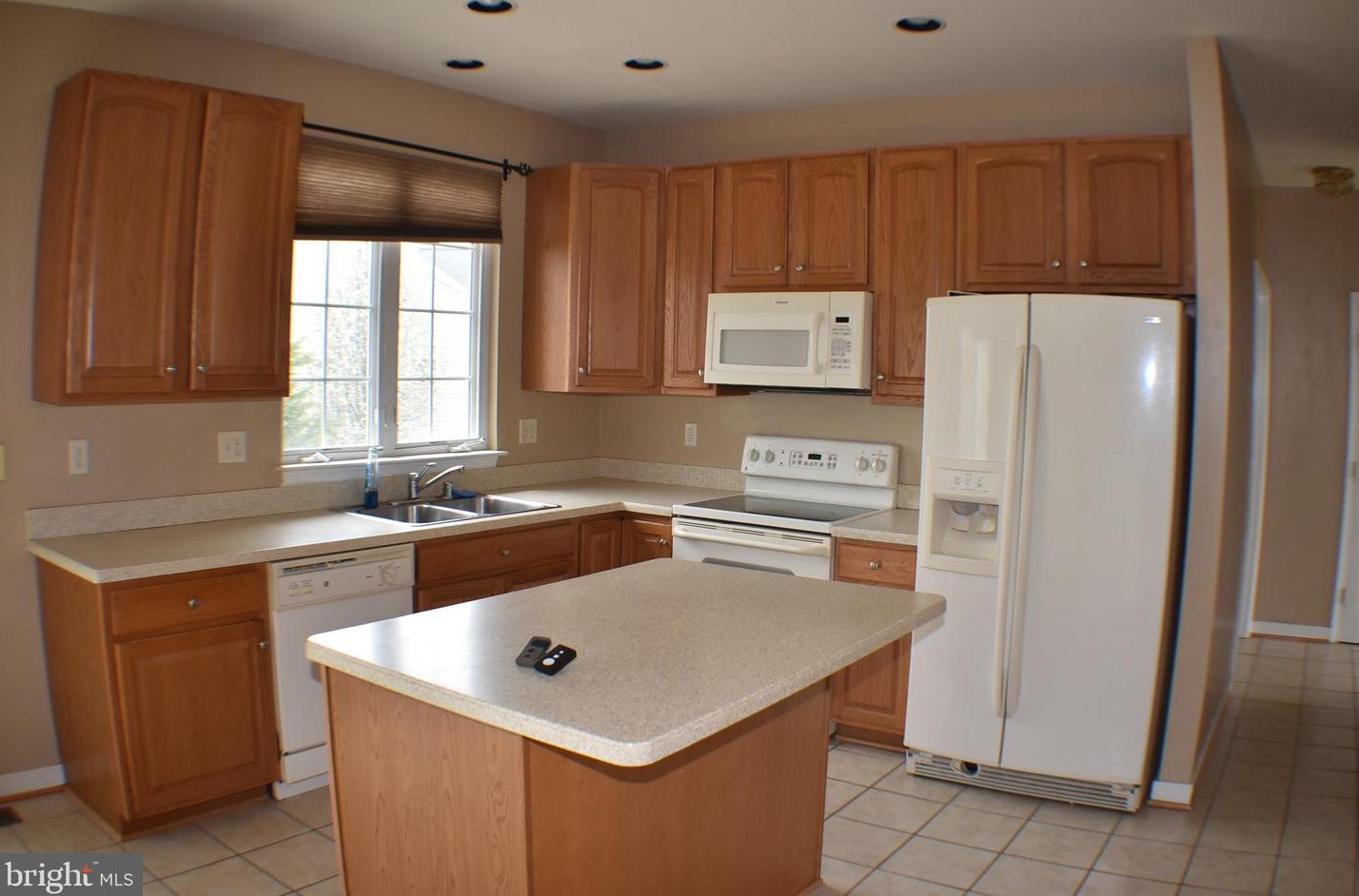 7738 Grand Lake Dr, Seven Valleys, PA 17360