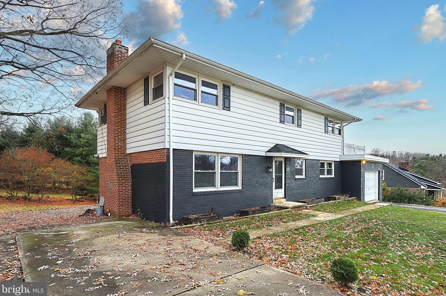 2741 Stoverstown Rd, Spring Grove, PA 17362