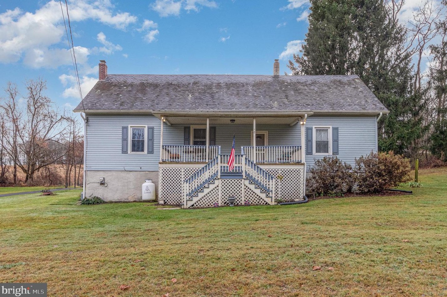18 Booker Rd, Slate Hill, PA 17314-9181