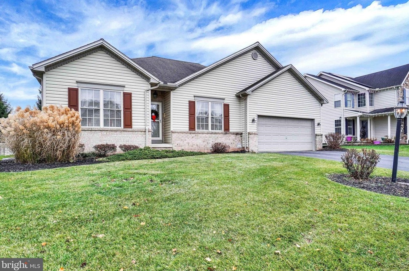 1412 Wheatfield Dr, York, PA 17408-8543