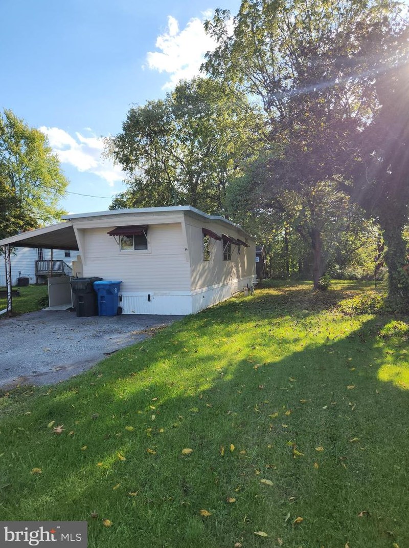 521 Pine Dr, York, PA 17406