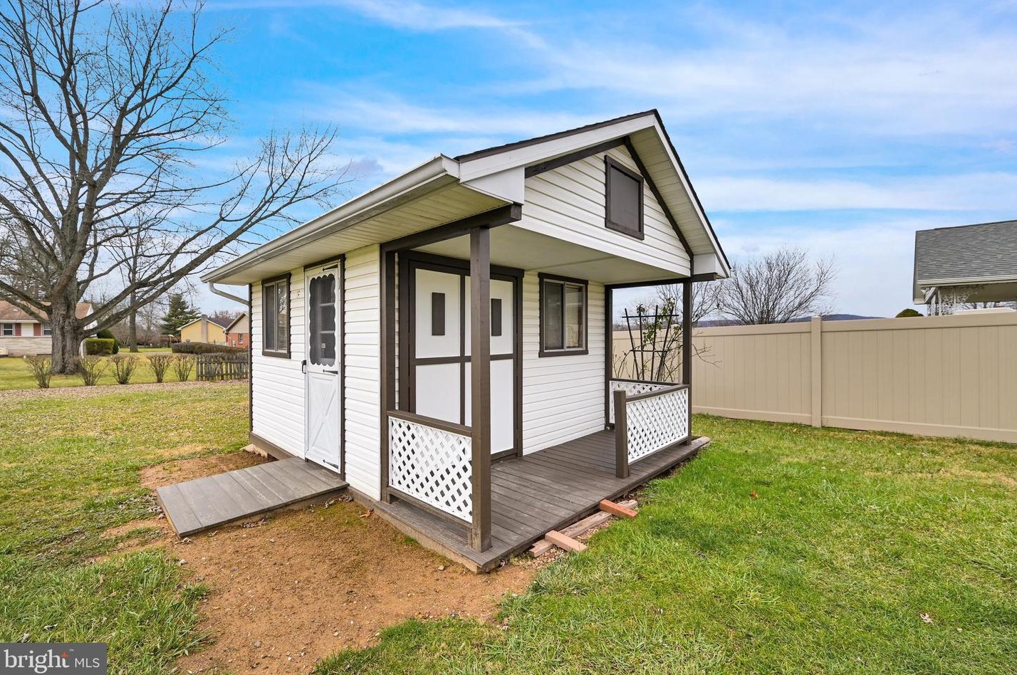 3595 Lewisberry Rd, York PA  17404-8380 exterior