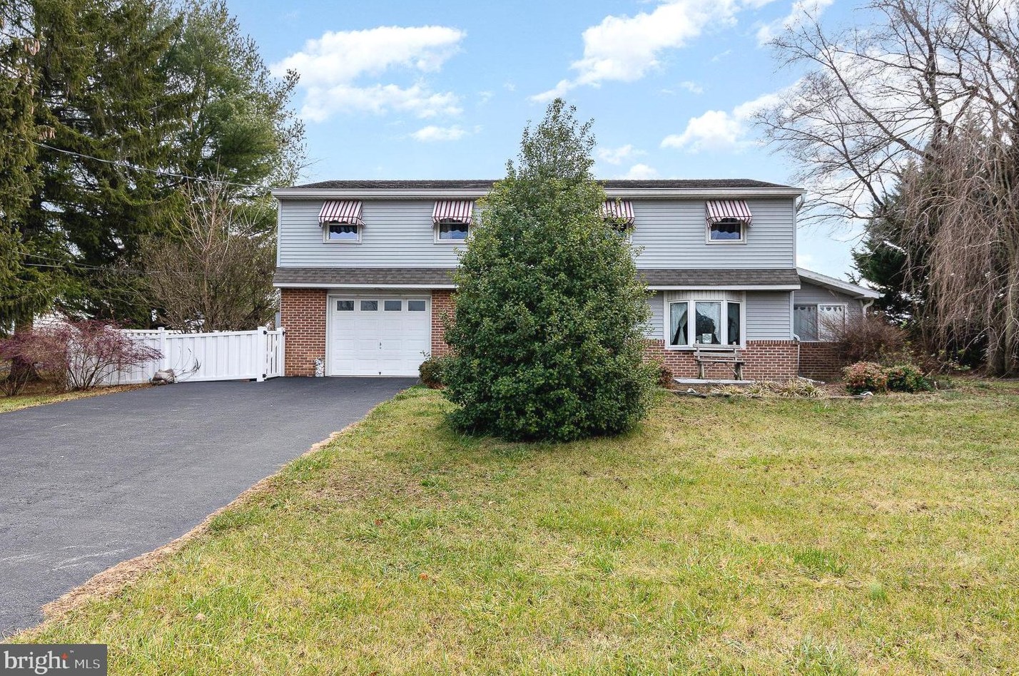 2053 Stoverstown Rd, Spring Grove, PA 17362