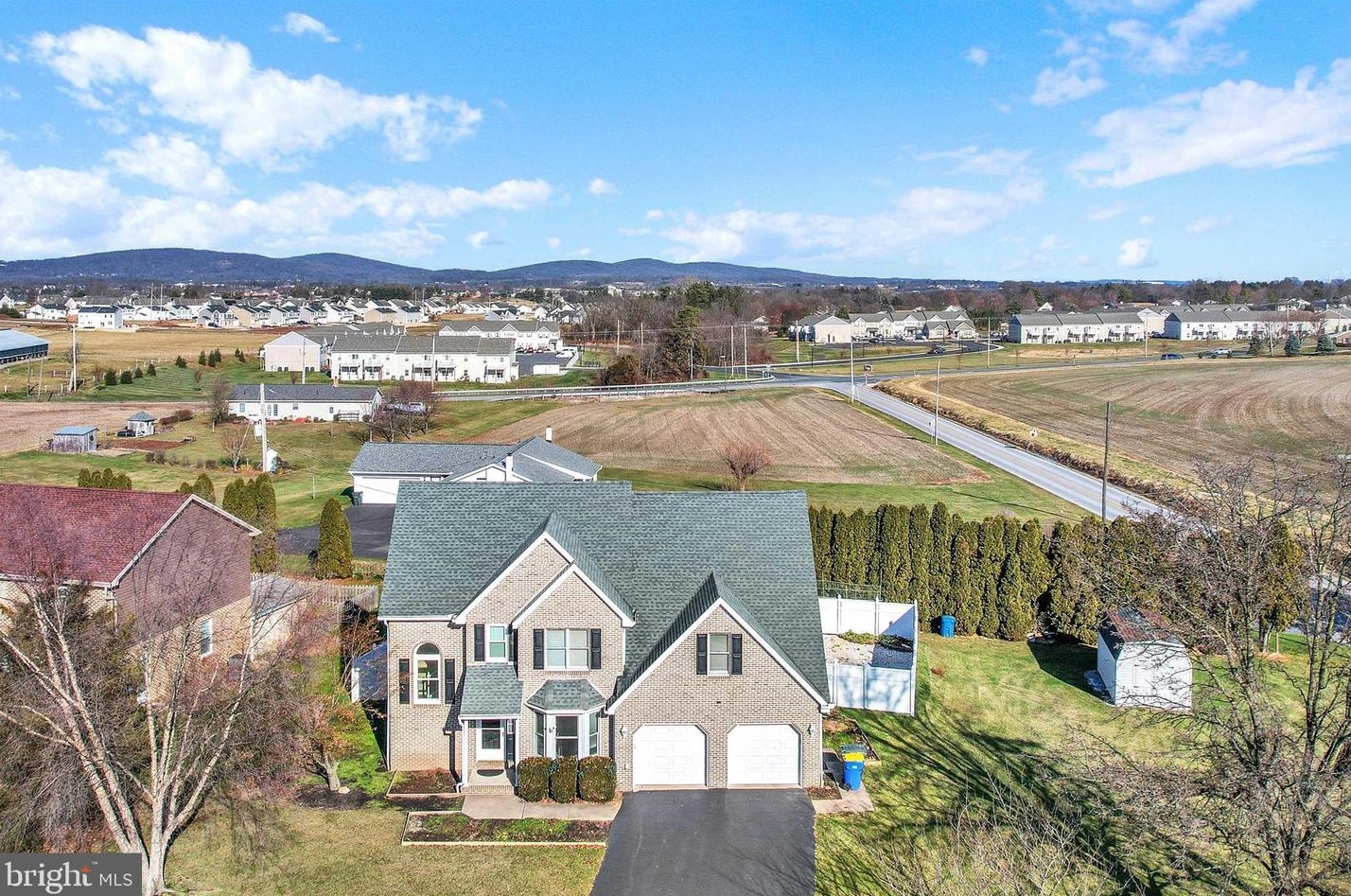 2775 Admire Springs Dr, York PA  17315-4583 exterior