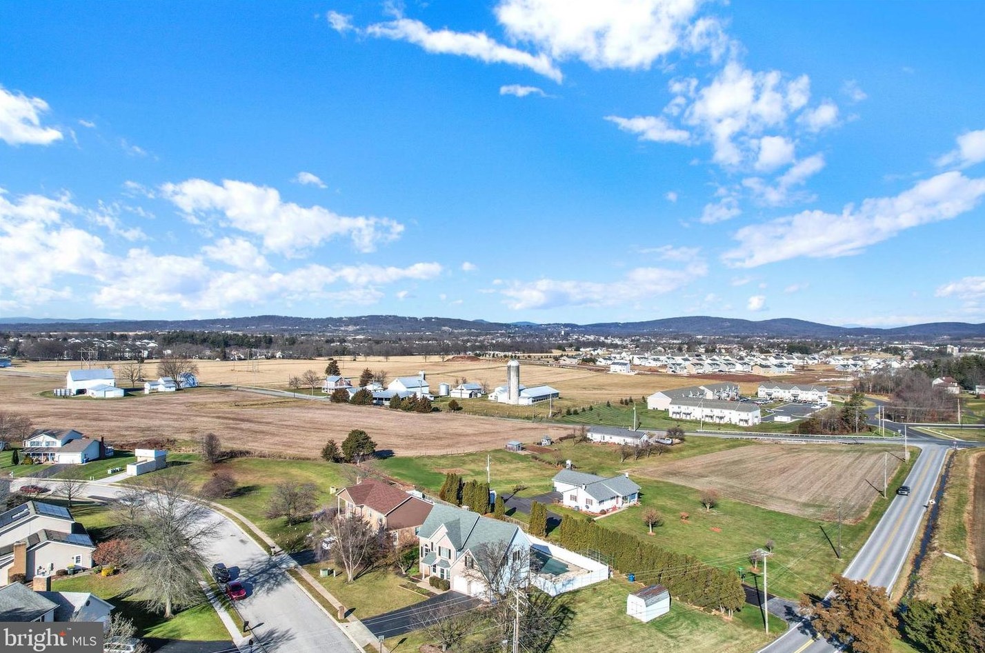 2775 Admire Springs Dr, York PA  17315-4583 exterior