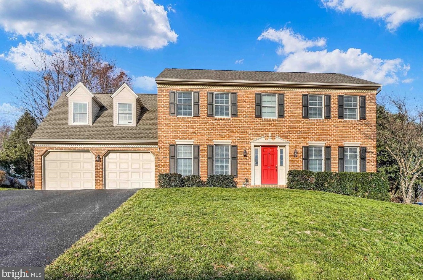 1755 Deamerlyn Dr, York, PA 17406-7064