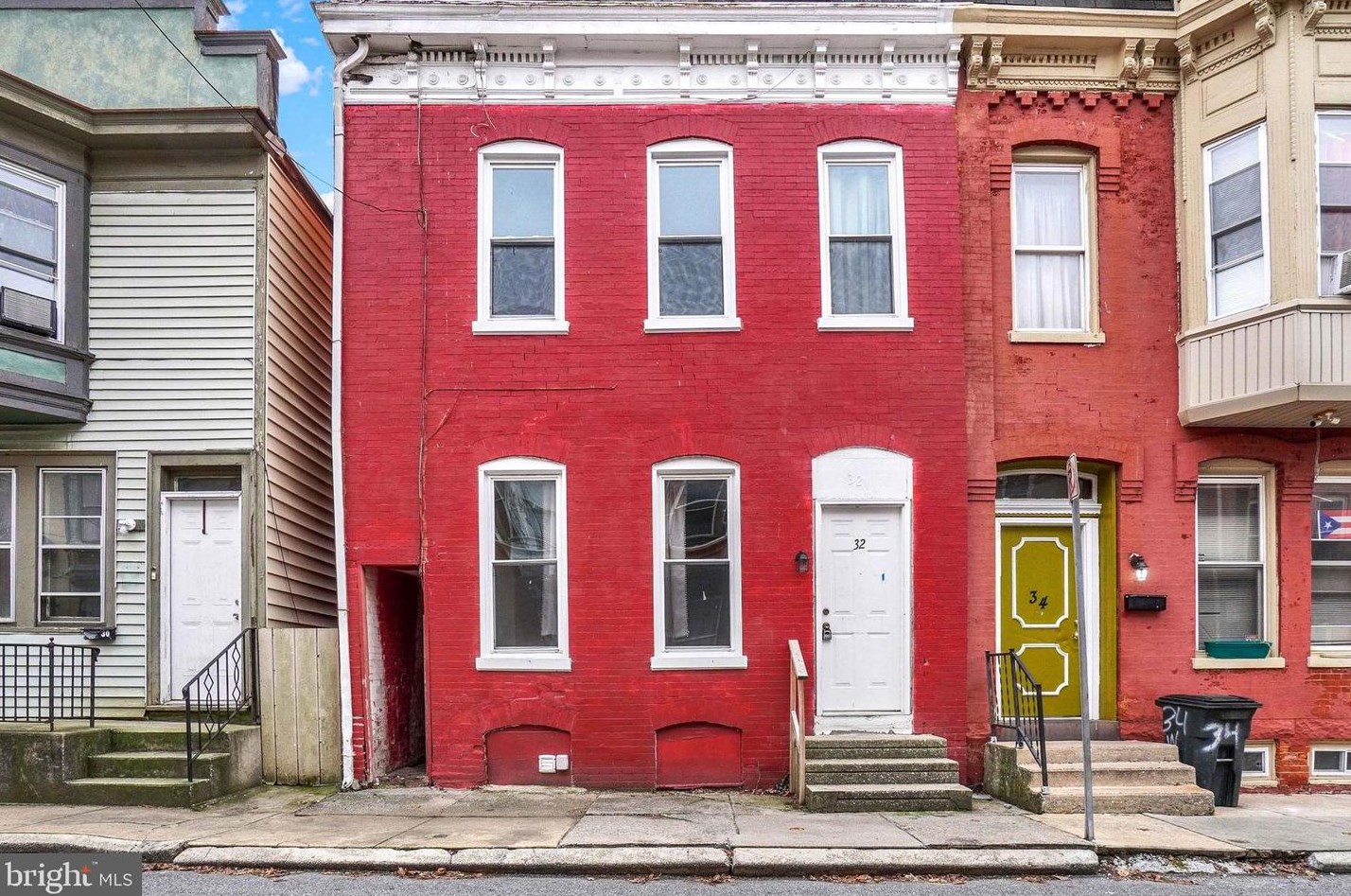 32 Maple St, York PA  17401-2763 exterior