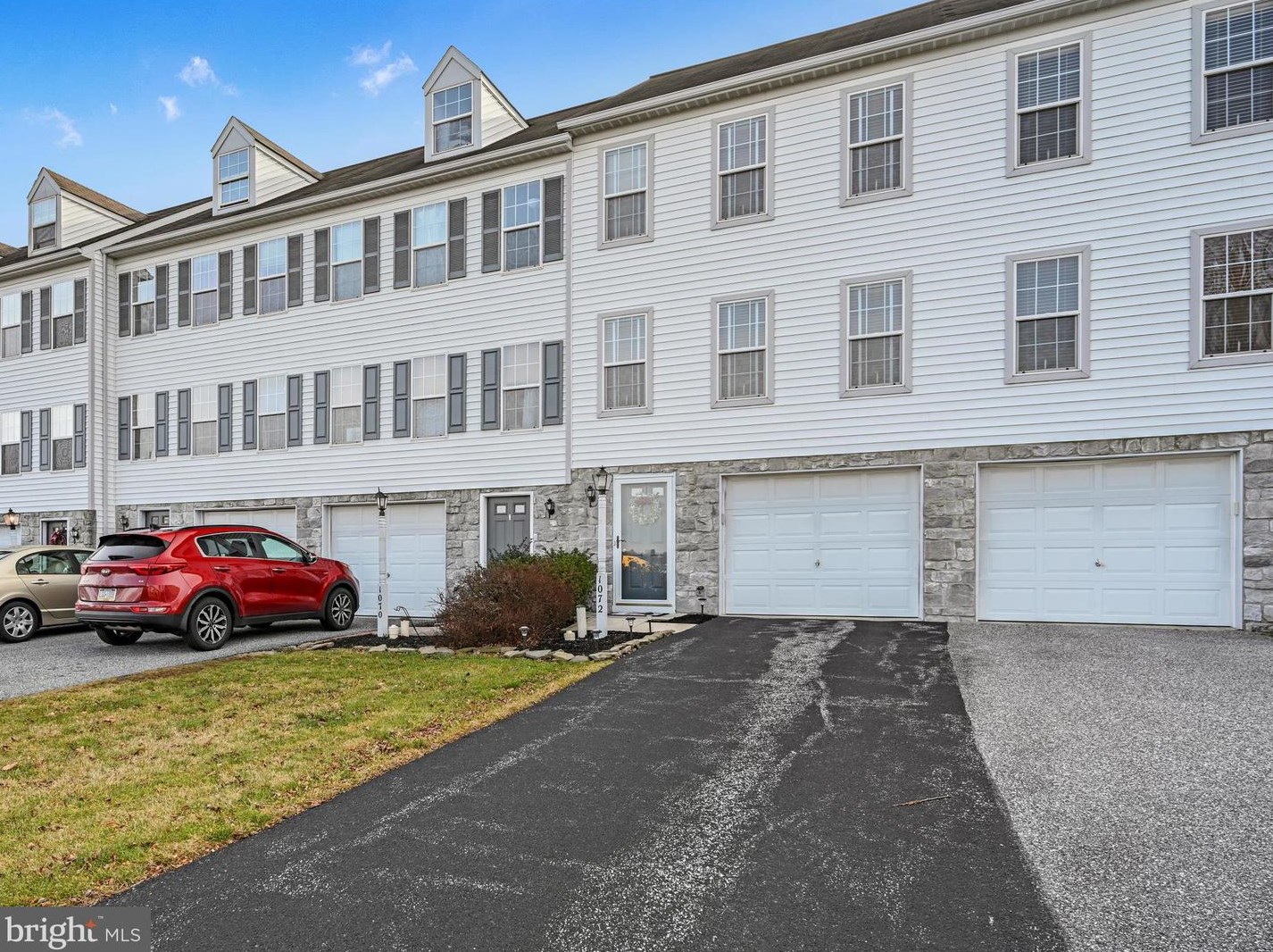 1072 Hearthridge Ln, York, PA 17404-7820