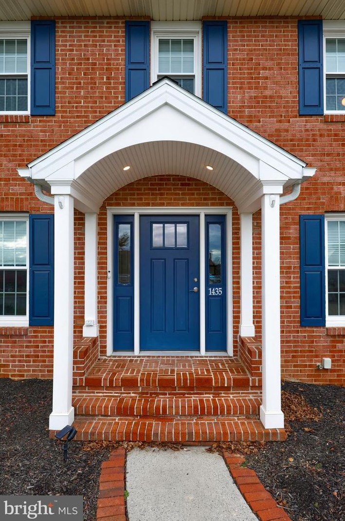1435 Breezeview Dr, York, PA 17404-1732
