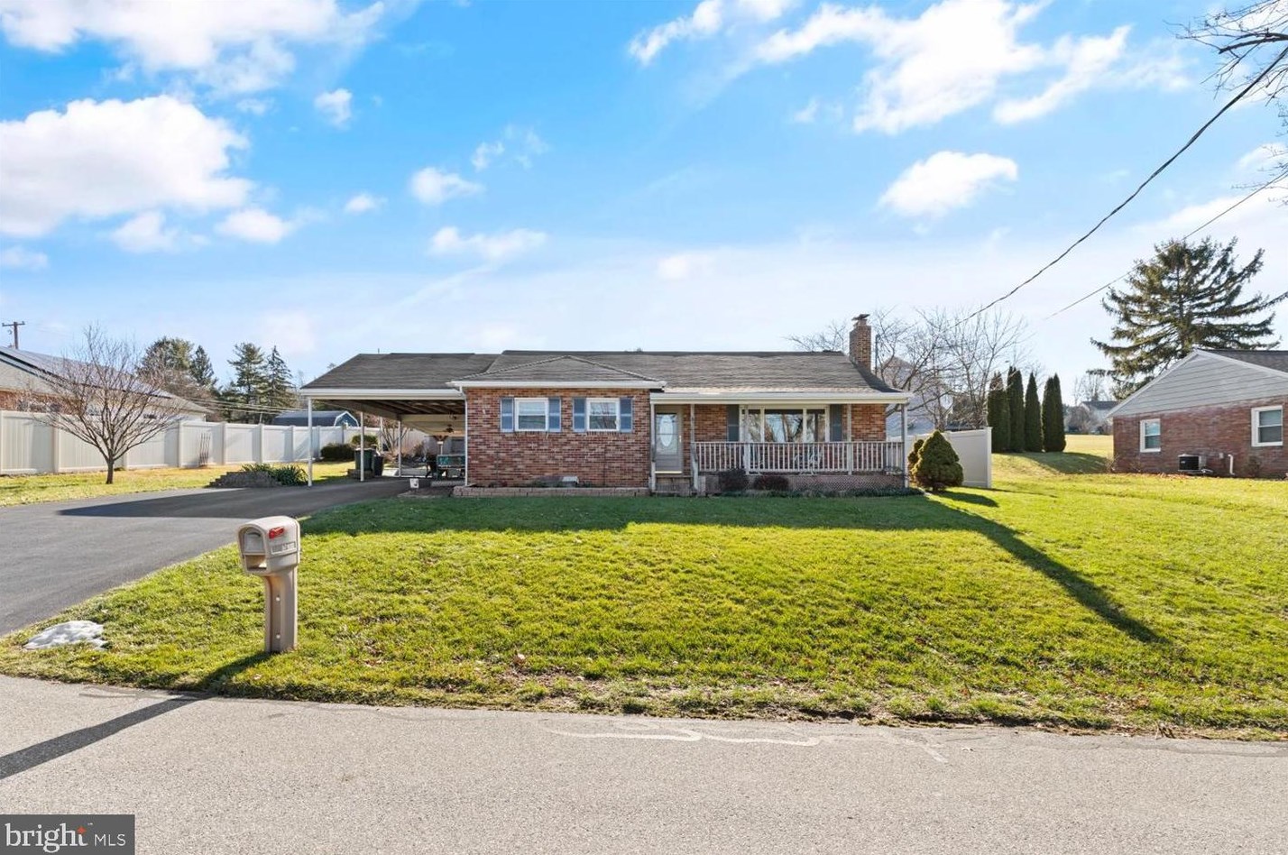 981 Keller Dr, Red Lion, PA 17356