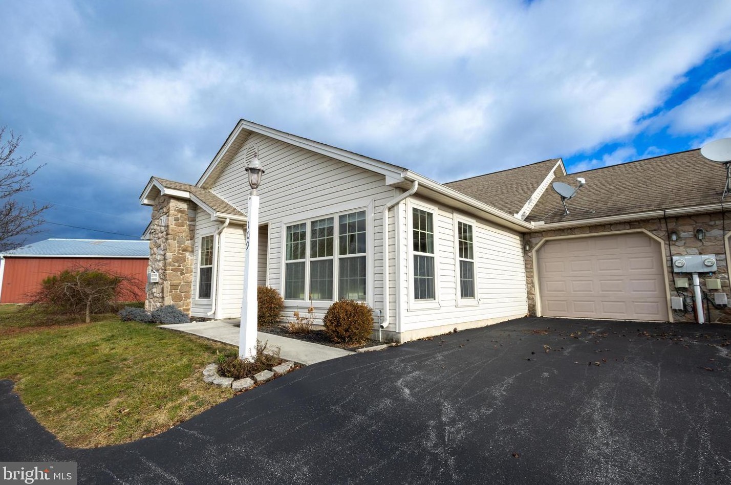 109 Yoe Dr, Red Lion, PA 17356