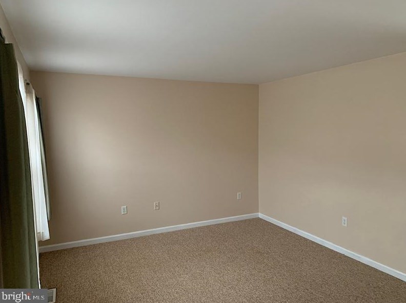 2751 Woodmont Dr, York, PA 17404