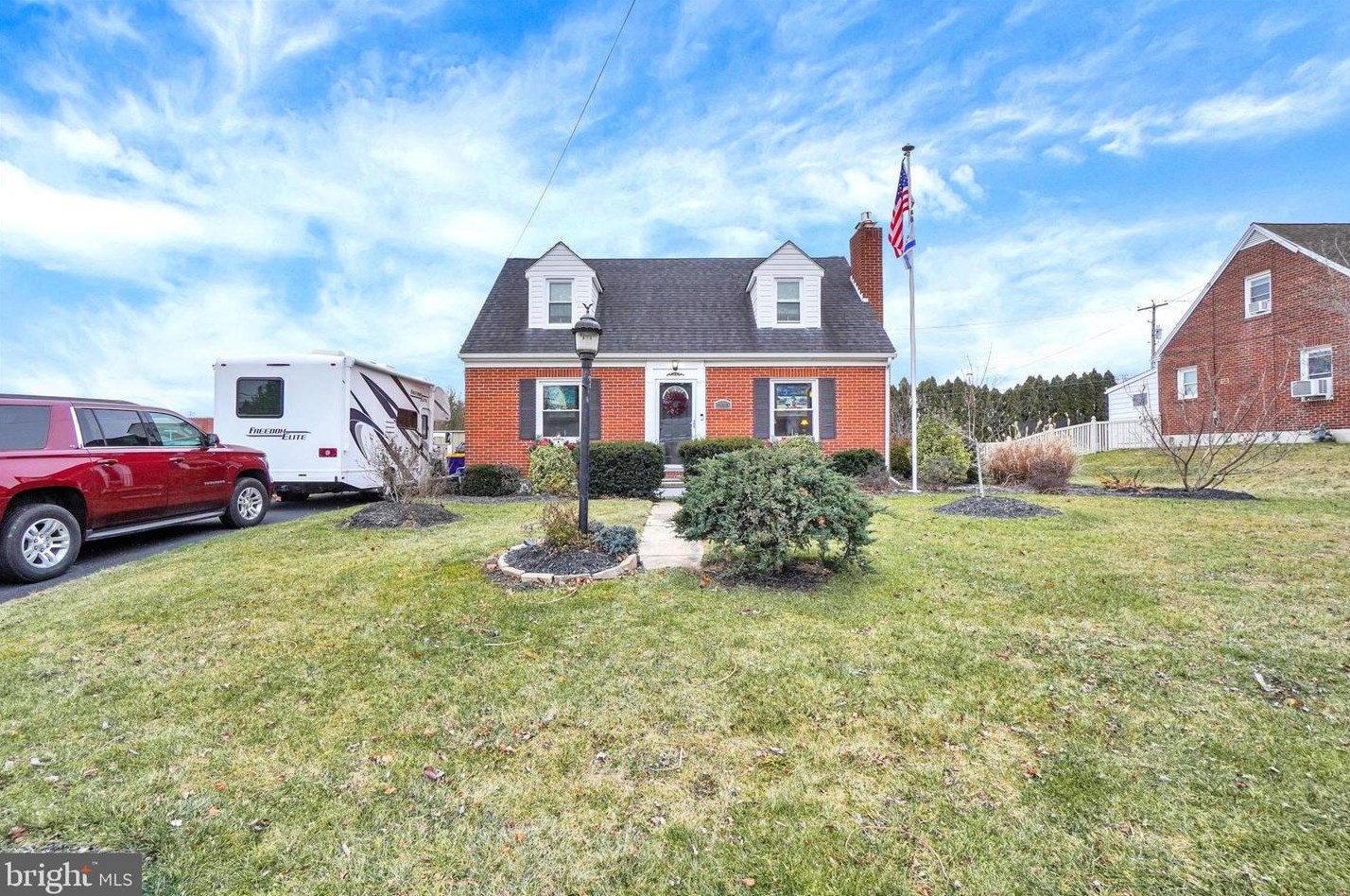 1850 Bannister St, York, PA 17404-4917