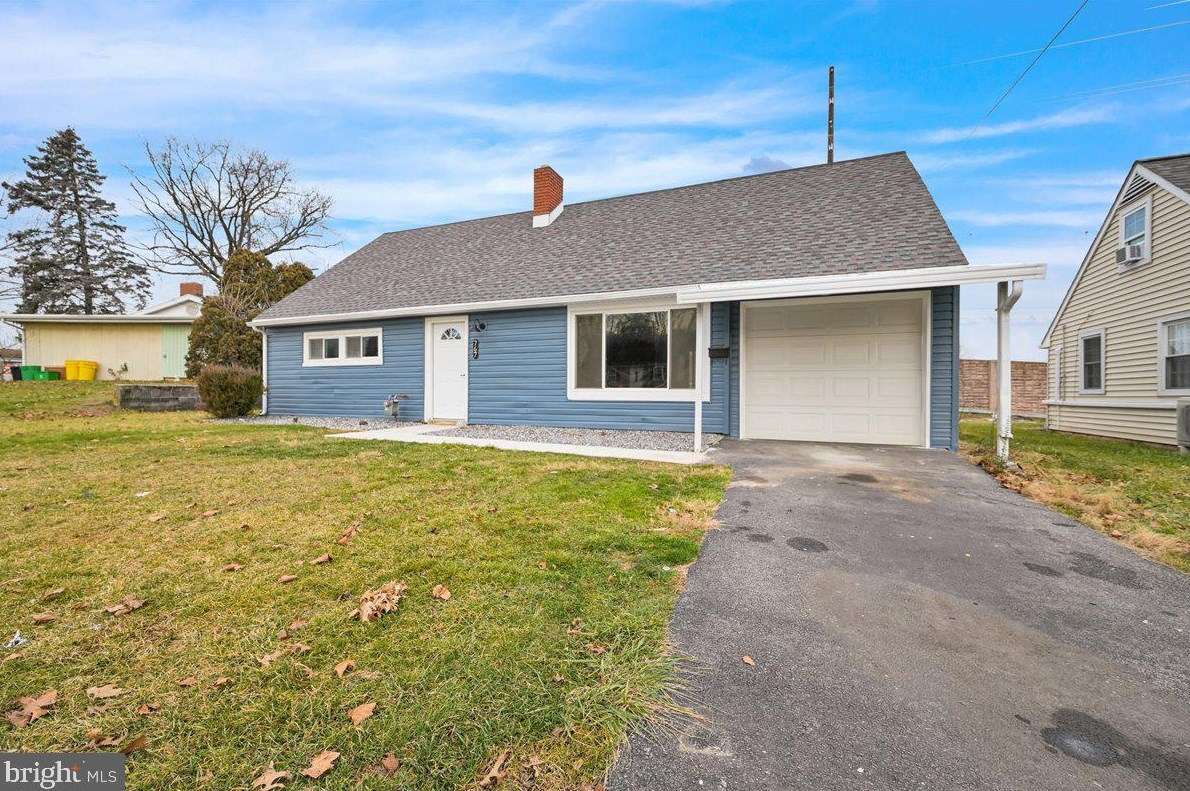767 Fireside Rd, York, PA 17404-1981