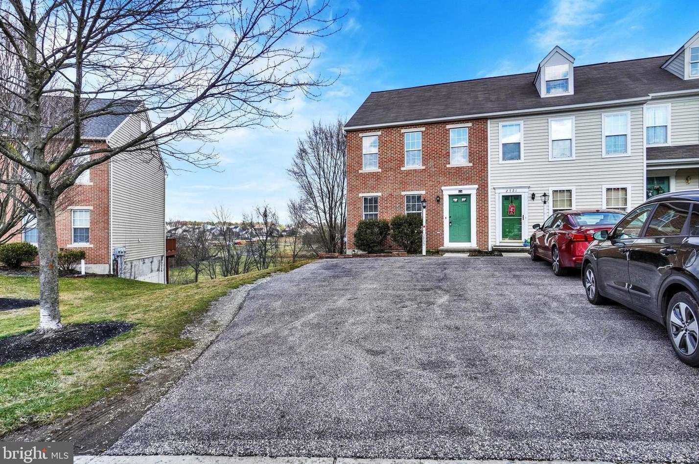 2723 Woodmont Dr, York, PA 17404-7826