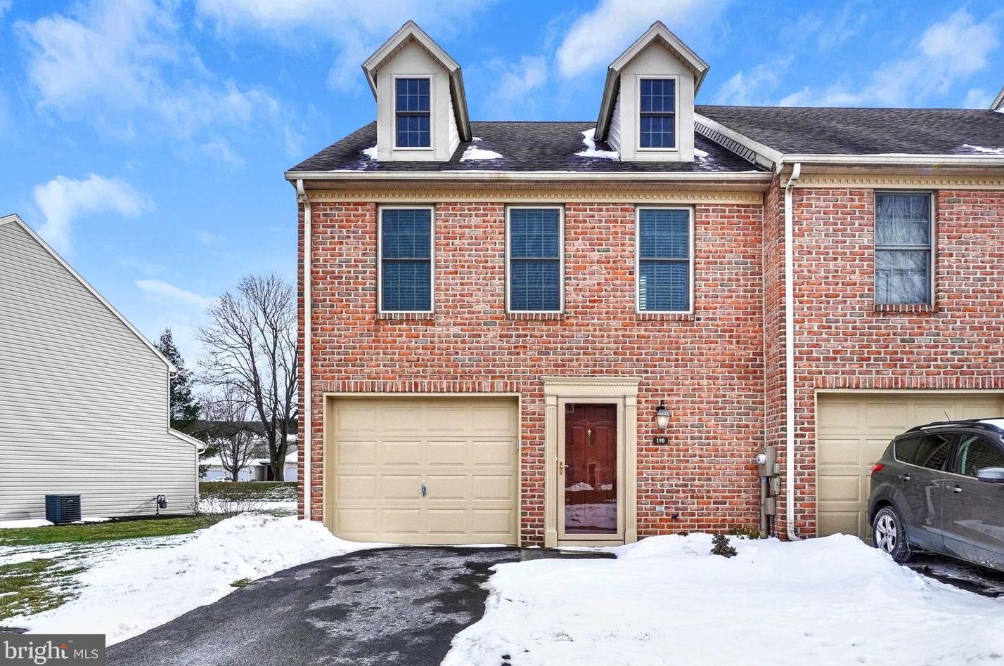190 Crown Pointe Dr, York, PA 17402-7805