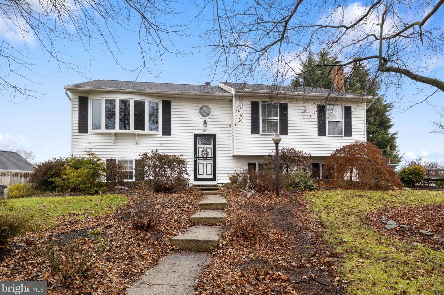 3101 Greenfield Dr, York, PA 17315-3419