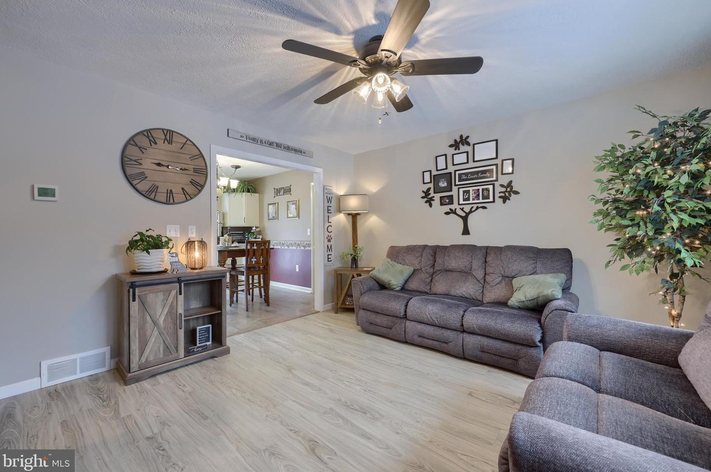 1641 Valley Vista Dr, York, PA 17406-6918