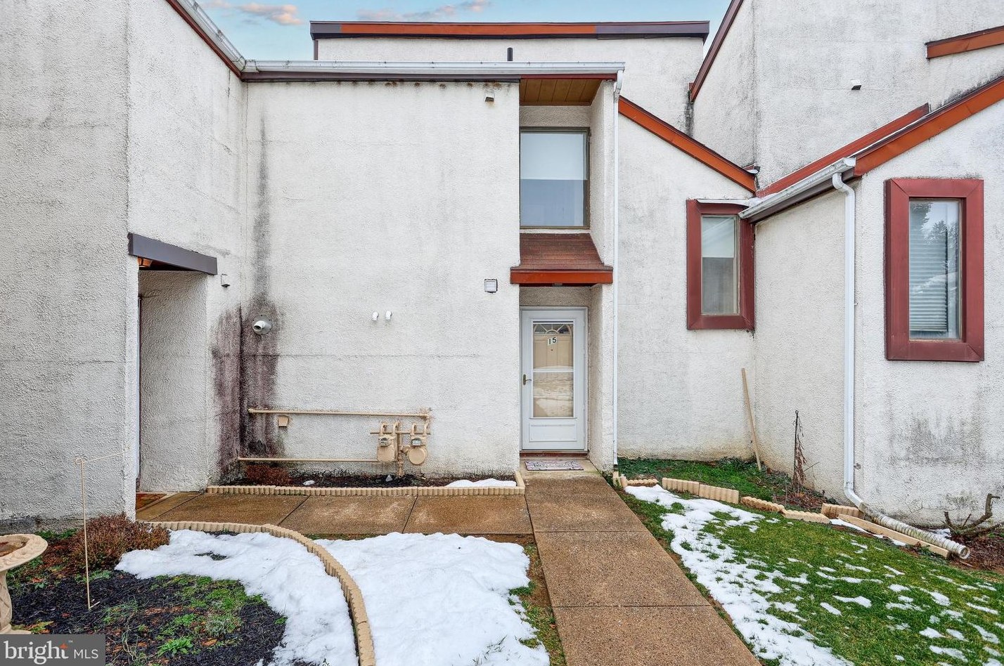 15 Weymouth Ct, York, PA 17404-5055