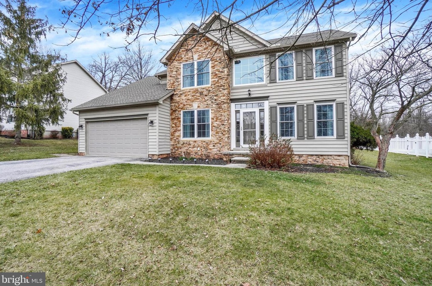 757 Willow Ridge Dr, York, PA 17404-6601