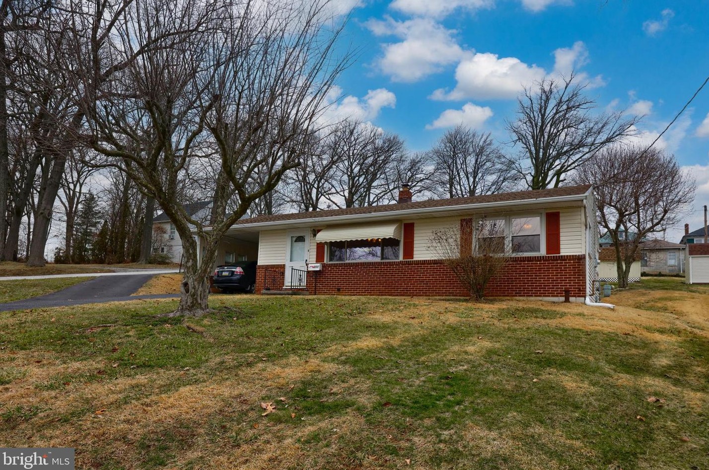 311 Charles St, Red Lion, PA 17356-1201