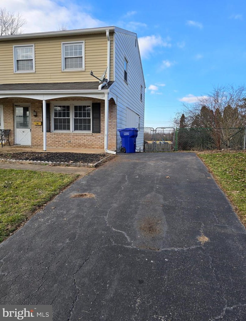 747 Colonial Ave, York, PA 17403-3405