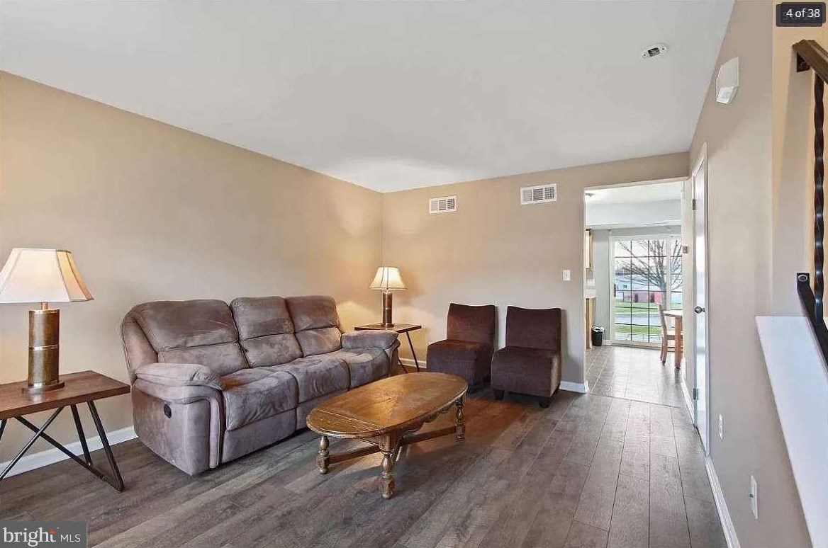 1669 Long Dr, York, PA 17406-6732