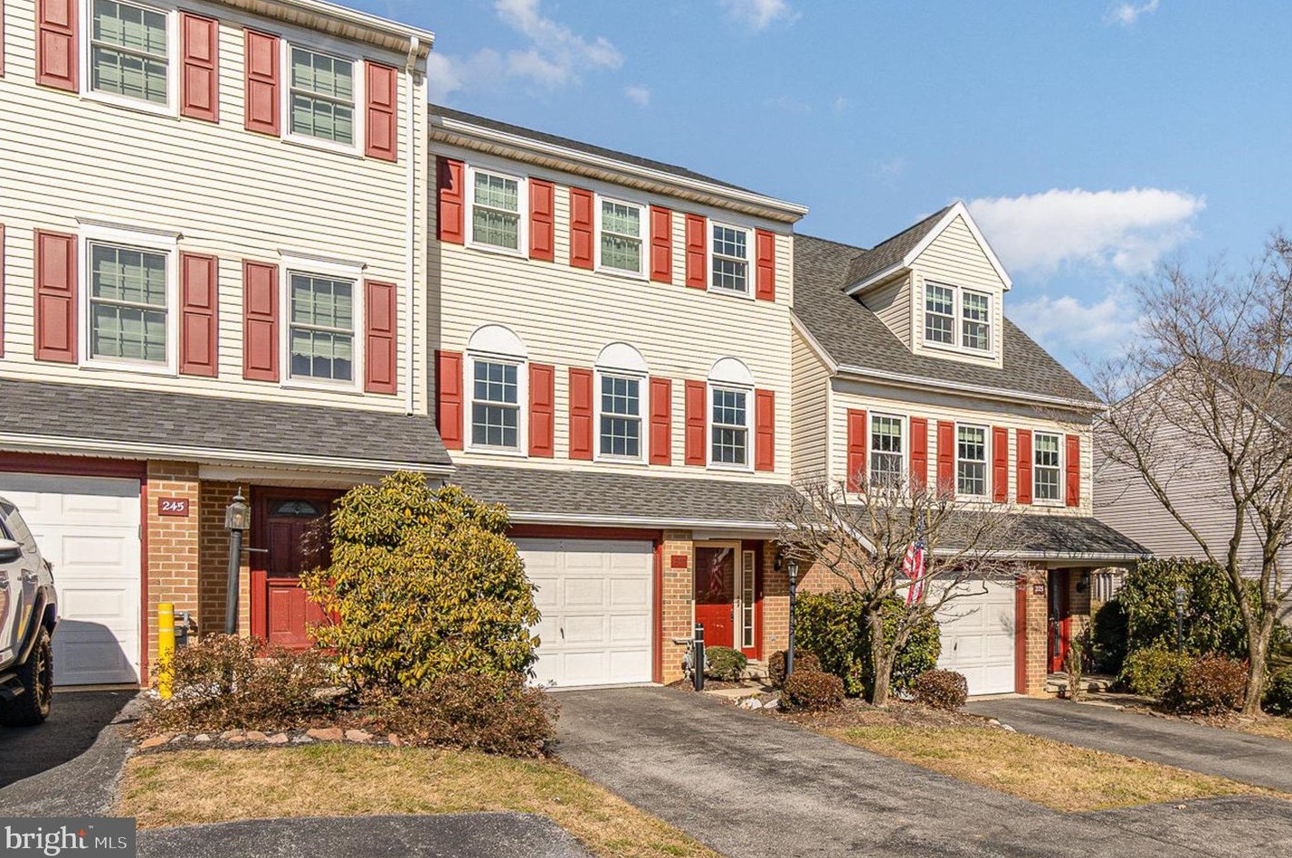 235 Harvest Dr, York, PA 17404-8324