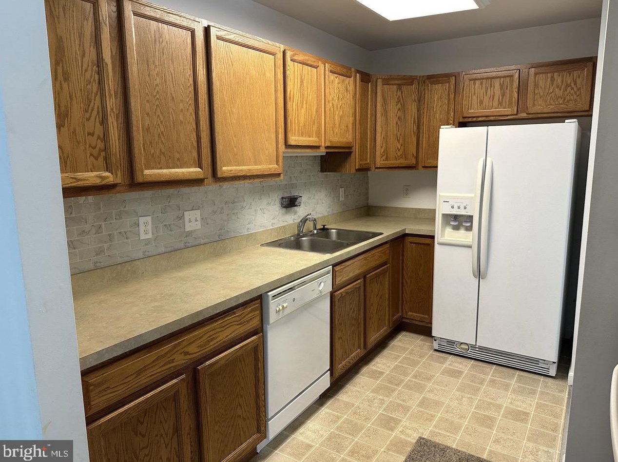 8 Fargreen Ct, Etters PA  17319-9809 exterior