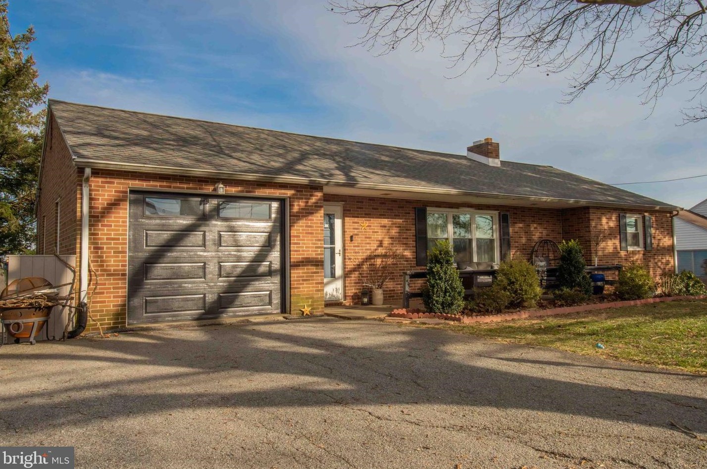 6879 Susquehanna Trl, York, PA 17403-9332