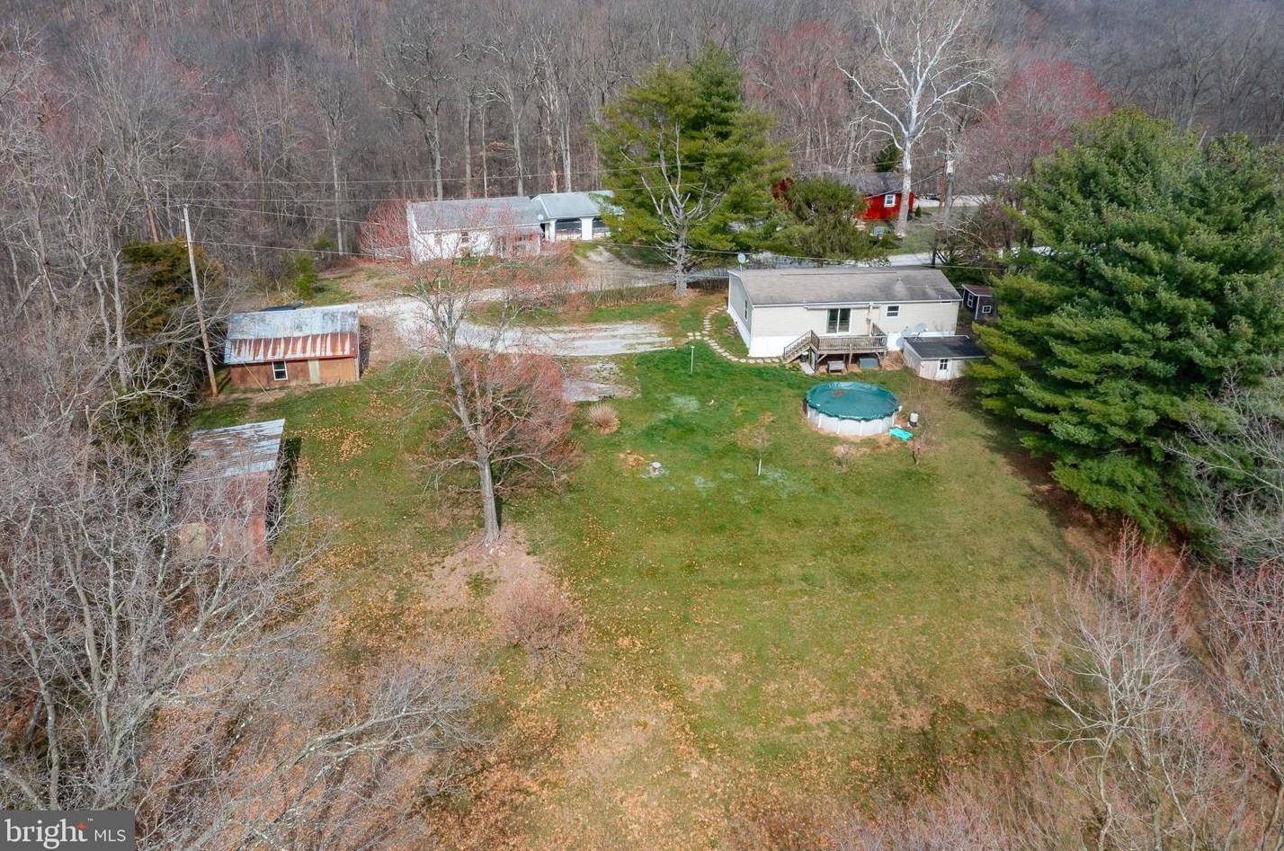 2728 Schell Ln, Red Lion, PA 17356-8133