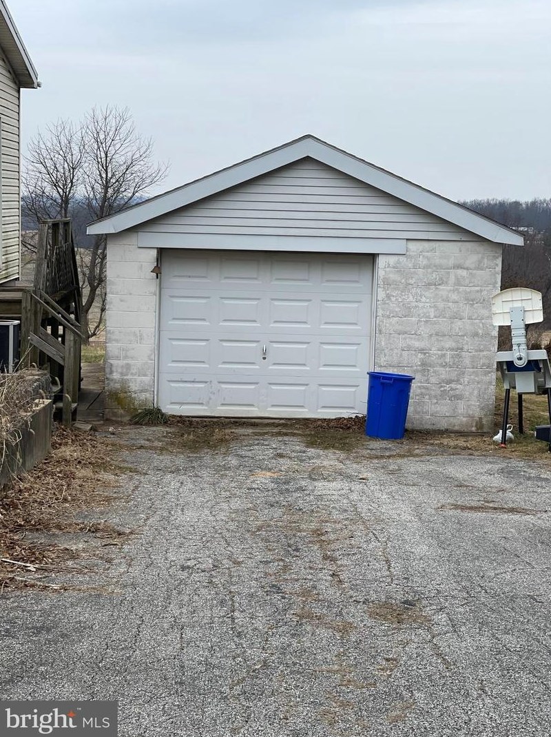 2443 Burkholder Rd, Red Lion, PA 17356-7883