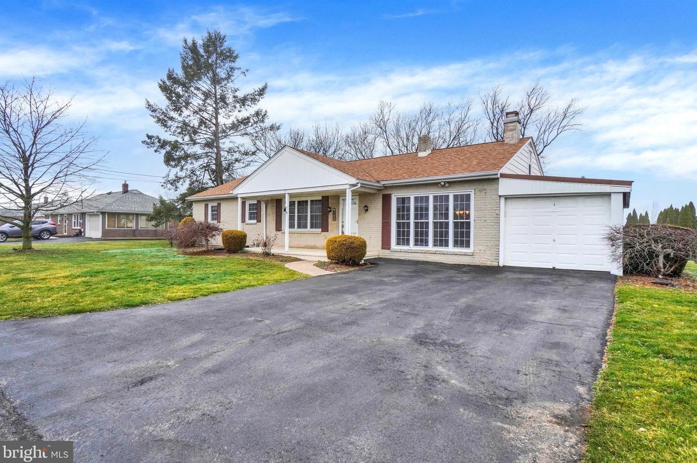 103 E Clearview Dr, Shrewsbury, PA 17361