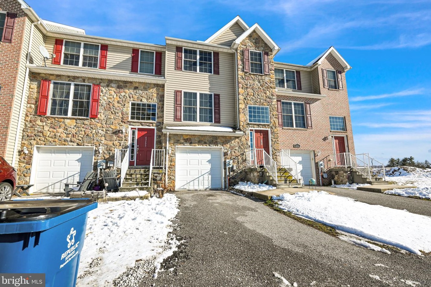 4263 Board Rd, Strinestown, PA 17345-9543