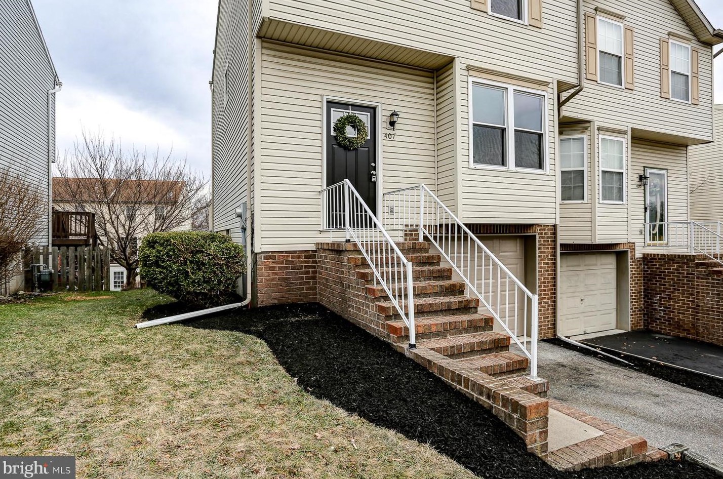 407 Debbie Ct, Hanover, PA 17331-4217